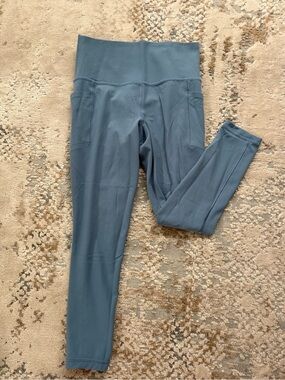 Athleta leggings in blue with pockets and size xs!